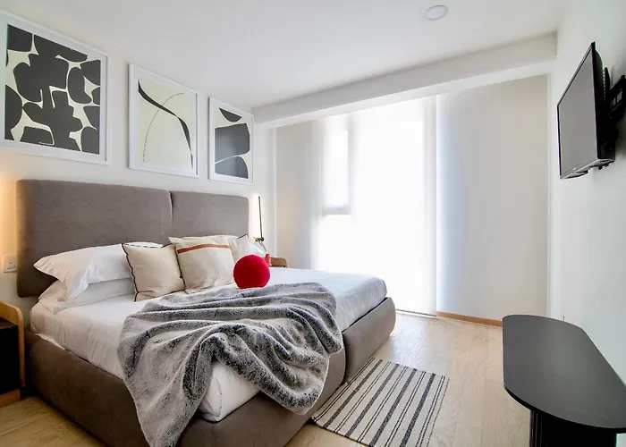Santa Fe Red Beautiful Apartment!